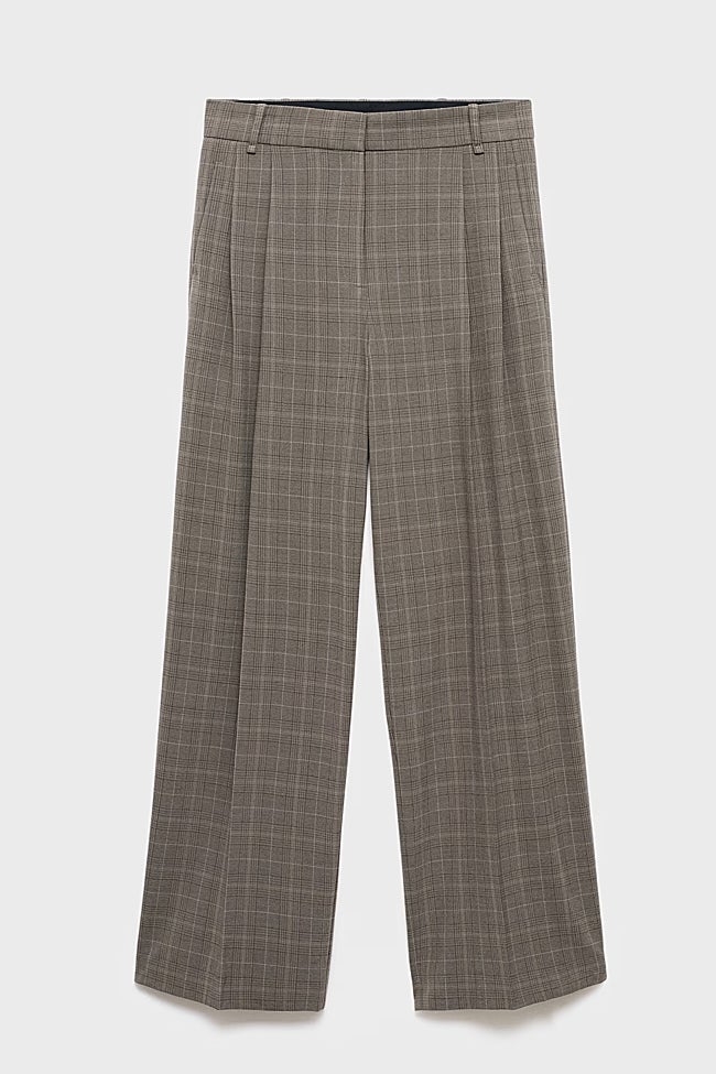 Pantalón con estampado de cuadros de Mango (39,99 euros)