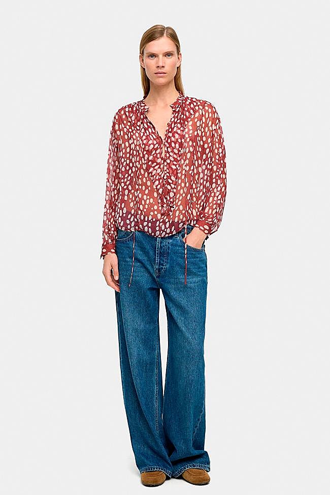 Blusa semitransparente con detalle de lunares de Parfois.