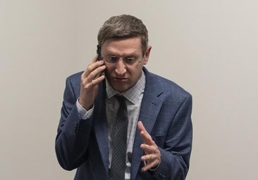 La empresa de las sillas es la nueva serie de comedia bizarra que llega a HBO Max.