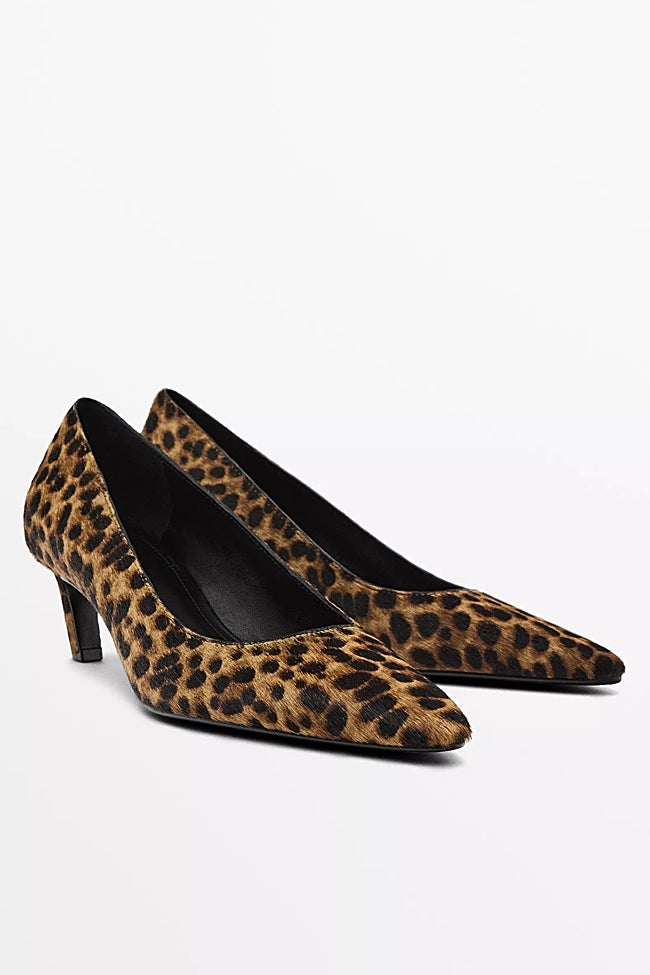 Zapatos con estampado de leopardo de Massimo Dutti (99,95 euros)