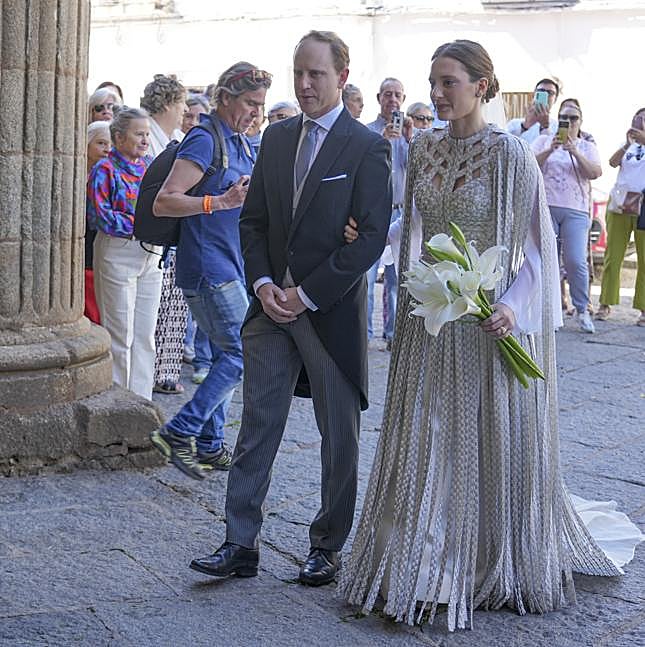 Micaela Belmont en su llegada al enlace.