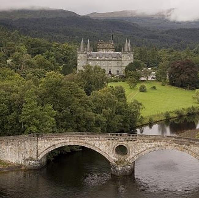 El castillo escocés de Inverary, que apareció en el especial navideño de la tercera temporada de Downton Abbey.