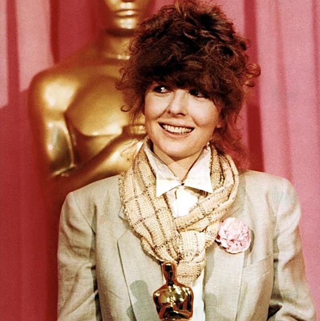 Diane Keaton con su Oscar por Annie Hall.