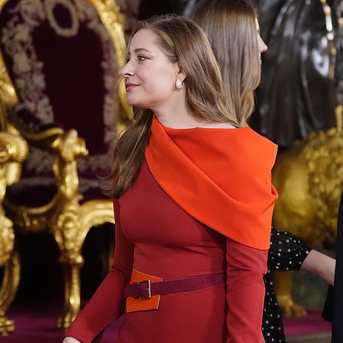 Esther Muñoz, diputada del PP, con vestido de la firma sevillana The IQ Collection.