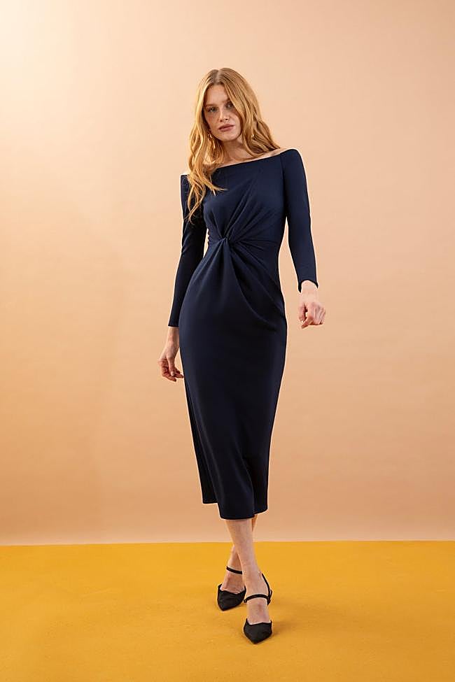 El vestido de Victoria azul que ha llevado Ayuso.