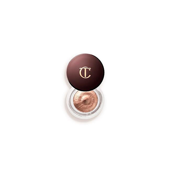 Sombra de ojos en tono champán de Charlotte Tilbury.