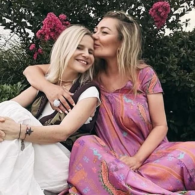 Amaia Montero junto a Eugenia Martínez de Irujo.