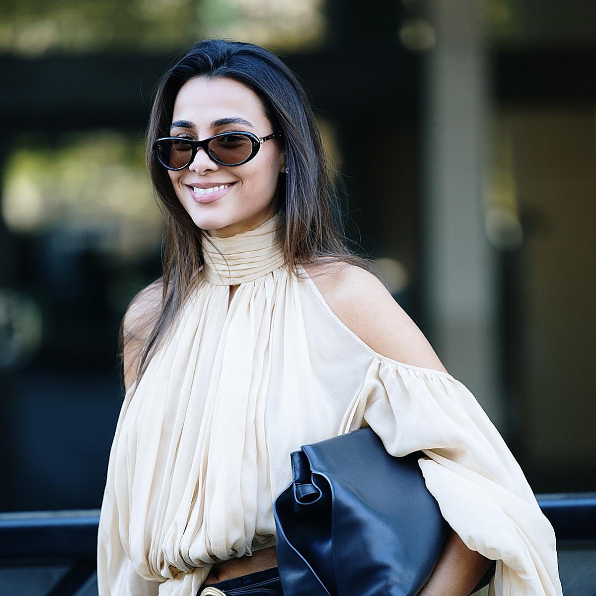 Las blusas asimétricas que triunfan esta temporada.