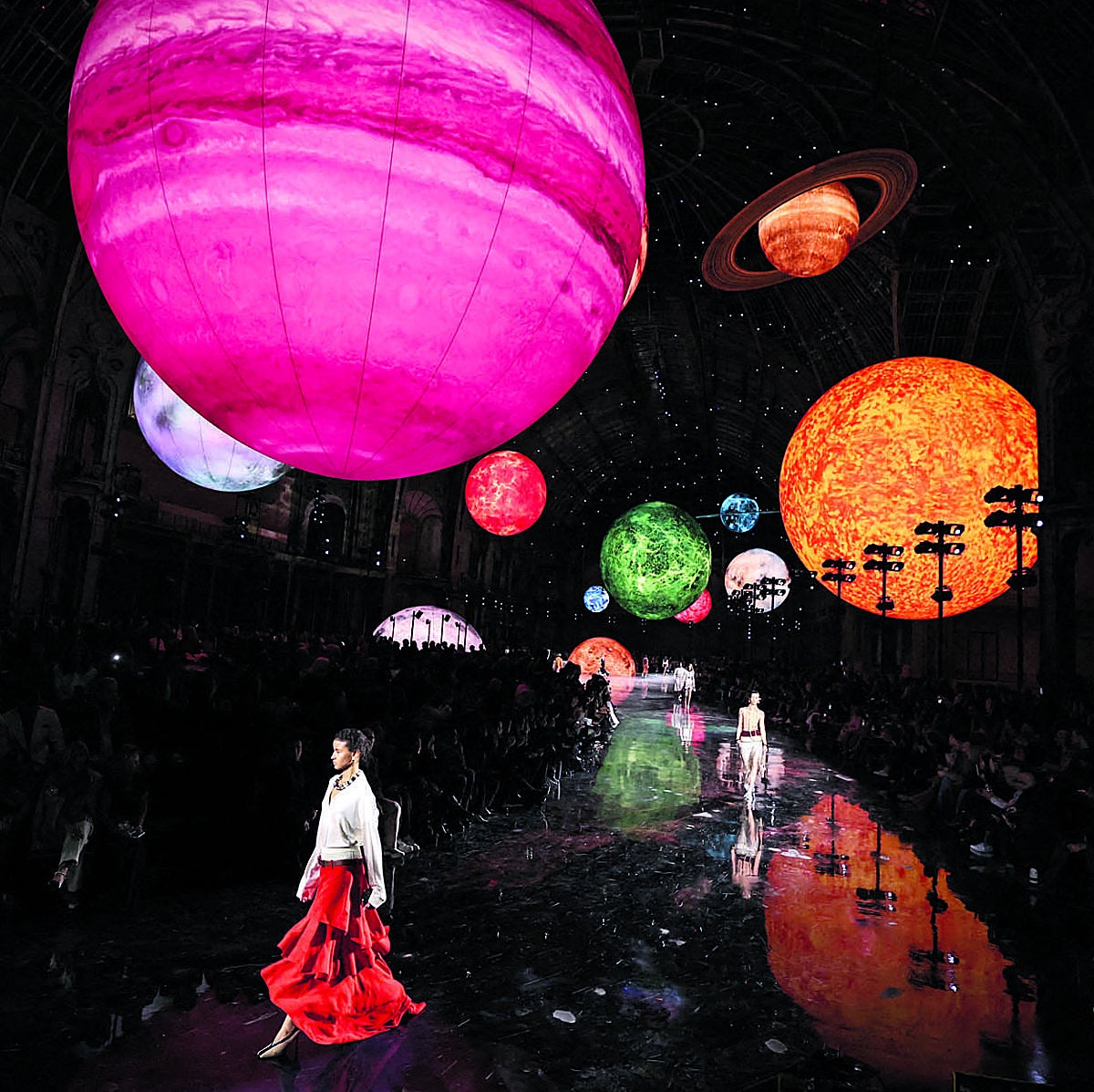 Desfile debut de Matthieu Blazy para Chanel en la Semana de la Moda de París.
