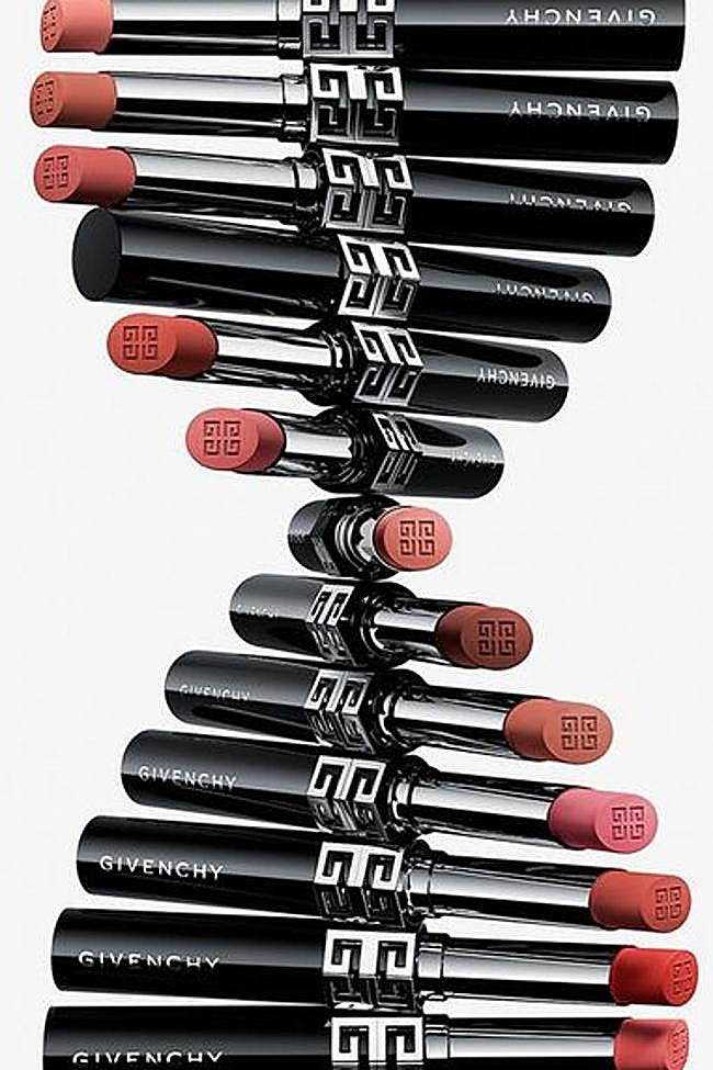 Le Rouge Velvet Matte de Givenchy está disponible en 17 tonos.