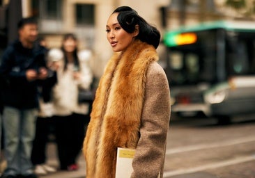 Mujer con chaqueta de pelo