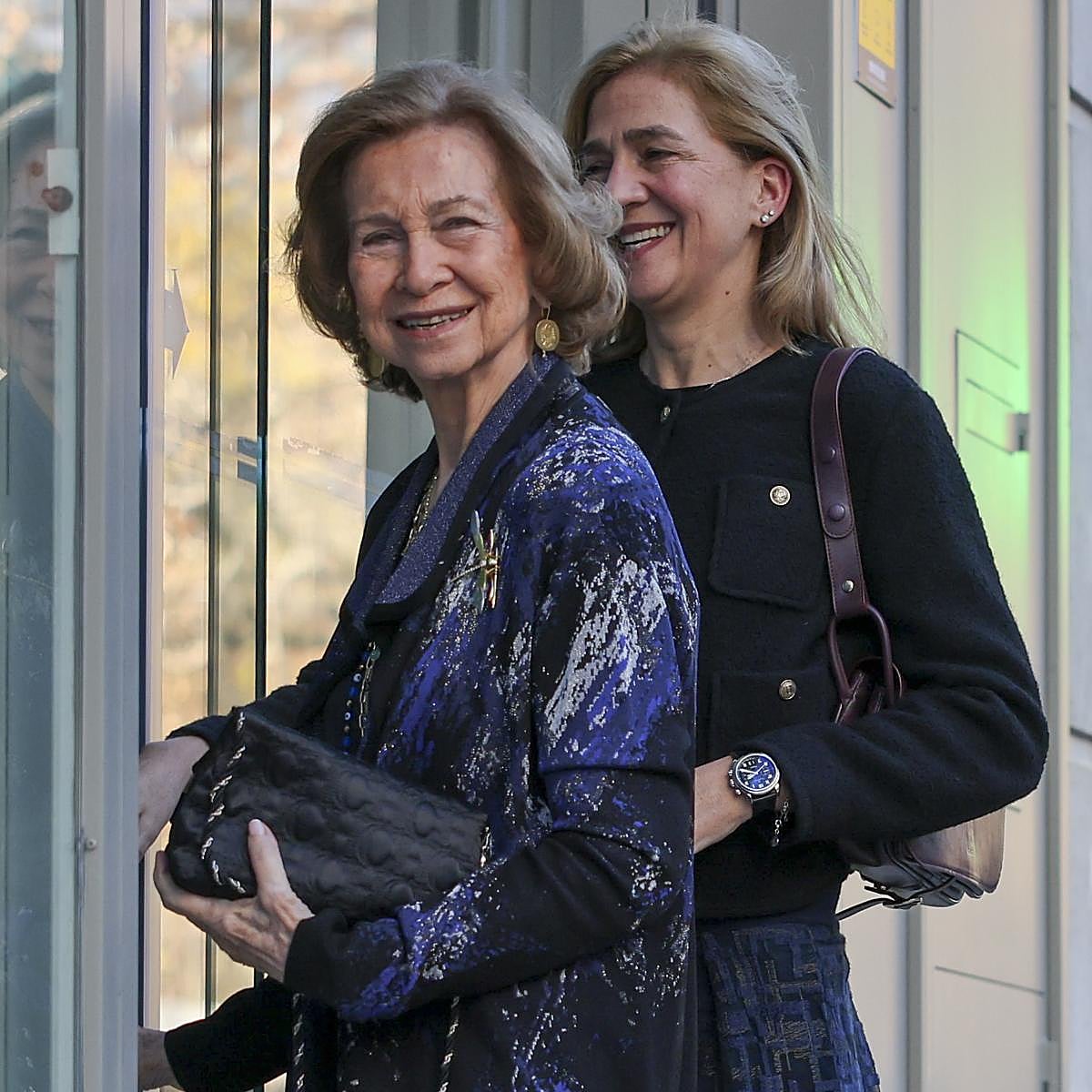 La infanta Cristina y la reina Sofía, juntas por Madrid en 2023.