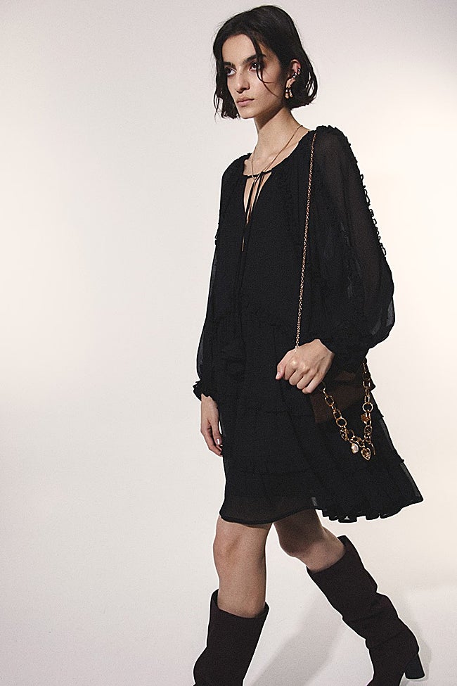 Vestido negro de Sfera (39,99 euros)