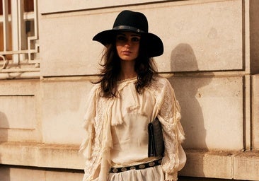 Las blusas de estilo romántico son la mejor inversión que puedes hacer.