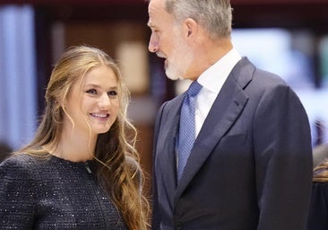 La princesa Leonor sonríe a su padre, el rey Felipe VI.