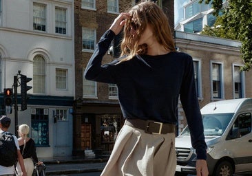 Aquí están las faldas de tablas más deseadas de la temporada de otoño-invierno. Las encontrarás en Zara, Mango y compañía.