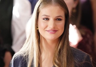 La princesa Leonor, muy sonriente en las audiencias por los Premios Princesa de Asturias.