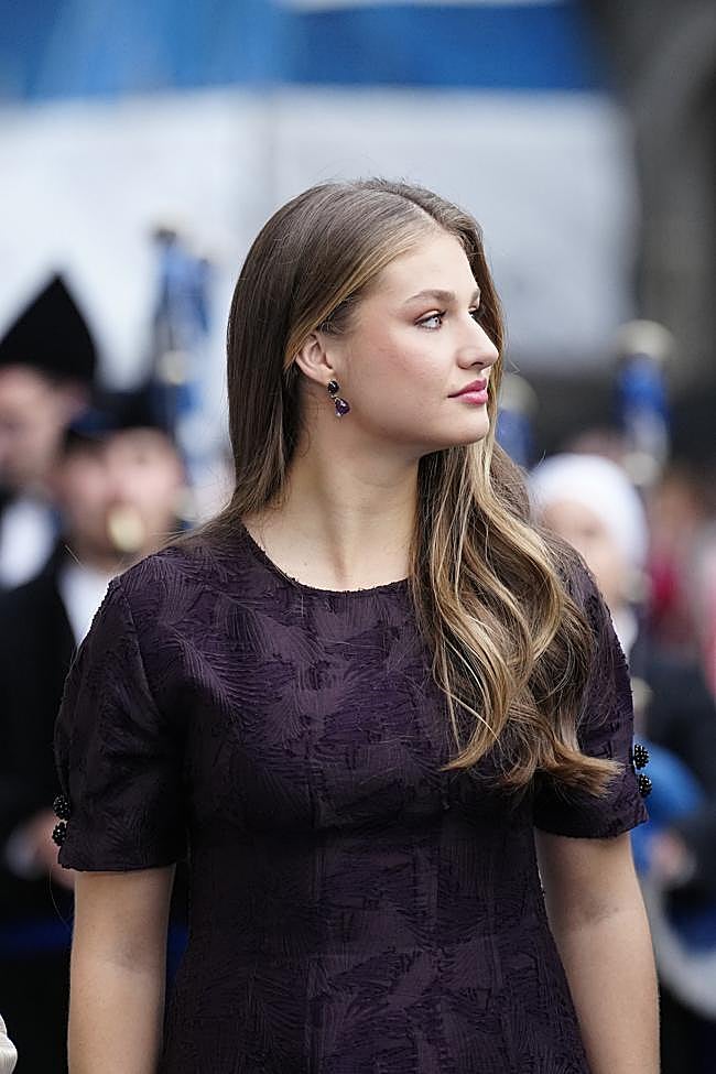 La princesa Leonor ha modificado las mangas del vestido de H&M.