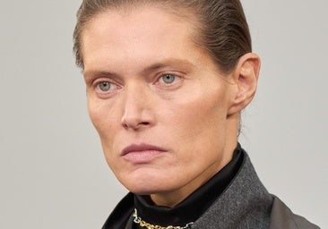 Mujer con la piel madura.