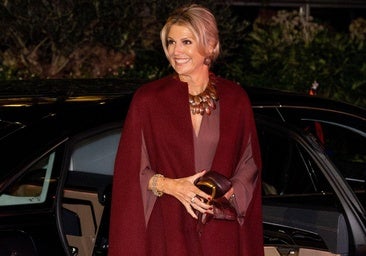 Máxima de Holanda con bolsod e Zara.