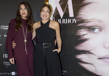 Raquel Revuelta, directora de la Semana Internacional de la Moda Flamenca (SIMOF), junto a su hija Claudia Ula.