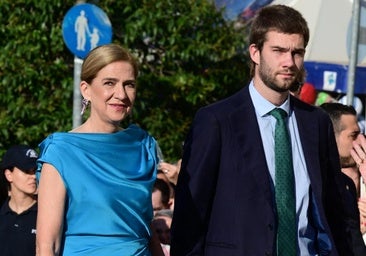 Juan Urdangarin presenta a su primera novia, Sophia Khan: un año de relación y besos en público