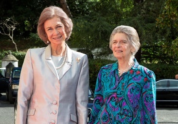 La reina Sofía junto a su inseparable hermana Irene.