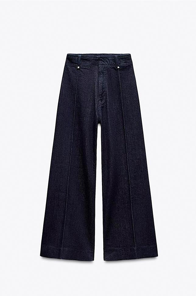 Vaquero de tiro alto en azul marino de Zara,