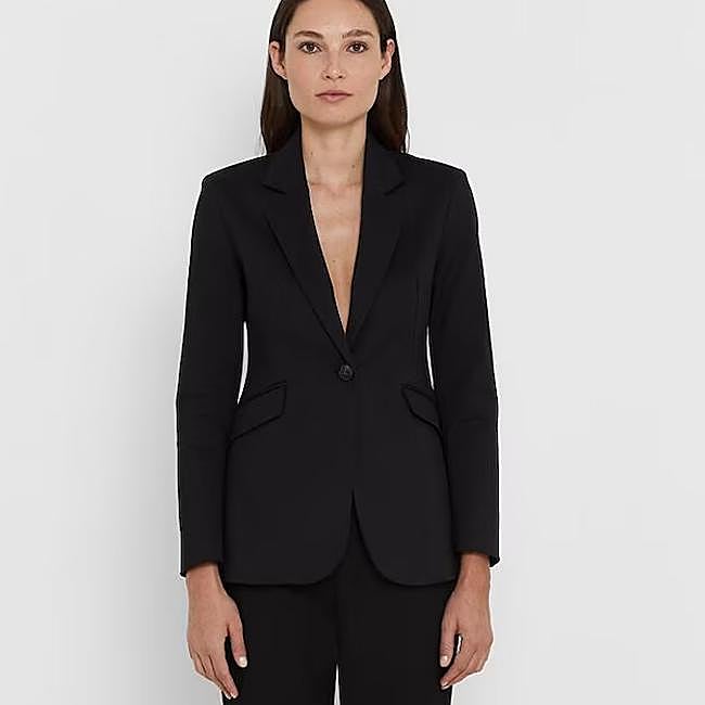 Blazer negra de Trucco, 115 euros.