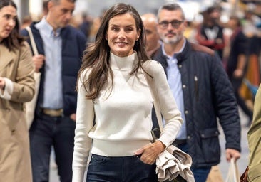 La reina Letizia durante sus compras en la Feria de BioCultura.
