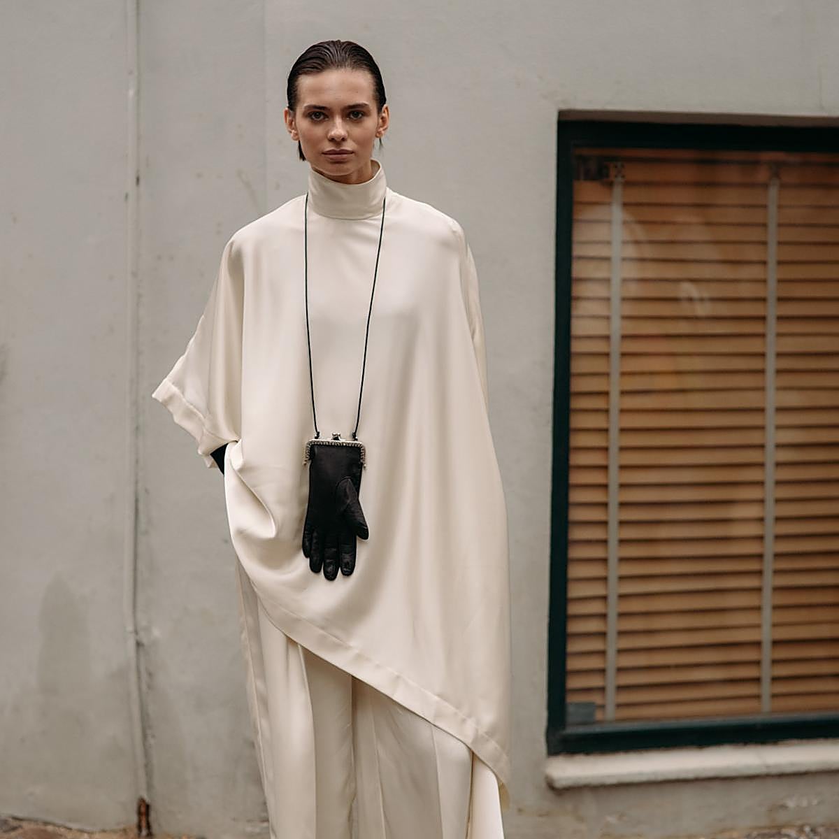 Los ponchos de invitada como nueva tendencia que arrasa.