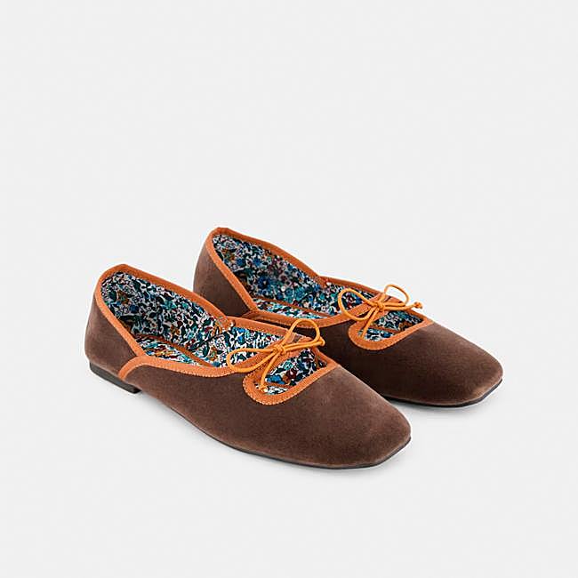 Venecianas con tejido de terciopelo y lazo de Hipercor.