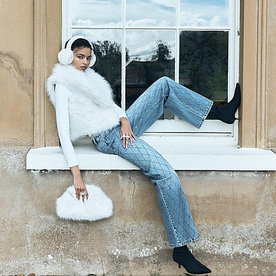 Las compras de Stradivarius de la semana: vestidos de fiesta, vaqueros joya y muchos básicos de invierno infalibles