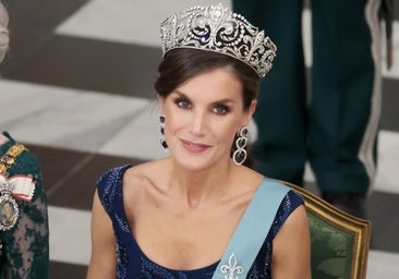 La reina Letizia luciendo la tiara Flor de lis.