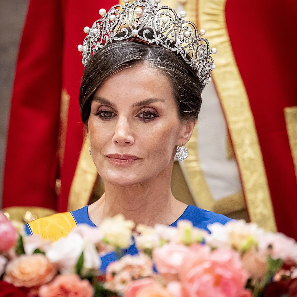 La reina Letizia en una cena de gala con la tiara rusa.