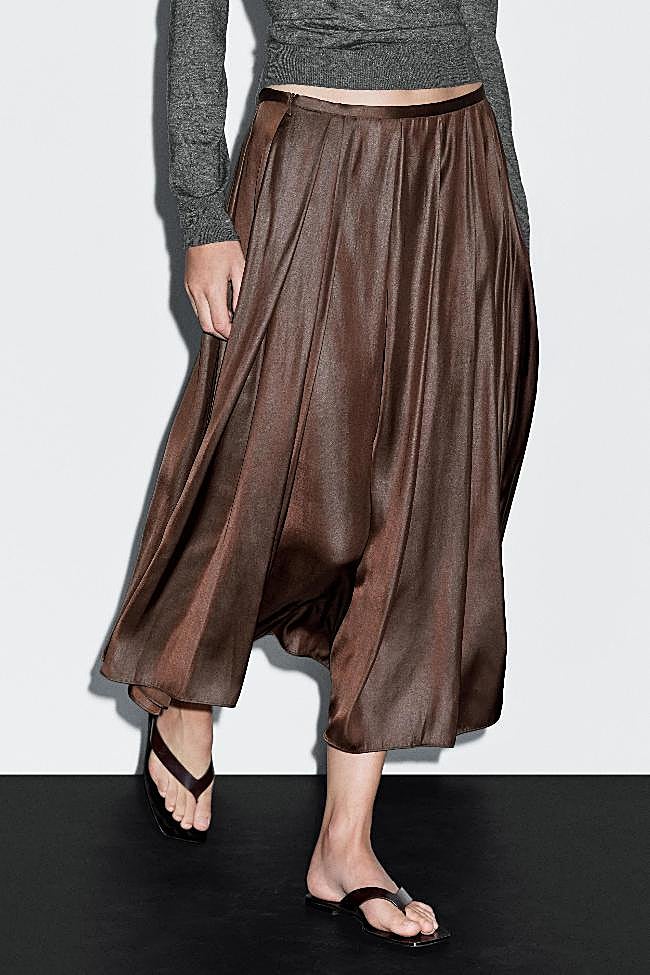 Falda midi de Massimo Dutti (69,99 euros)