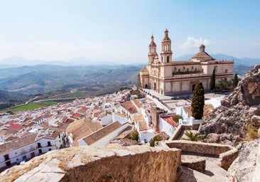 El pueblo blanco de Cádiz que merece una escapada de invierno: el castillo del reino nazarí y un templo neoclásico