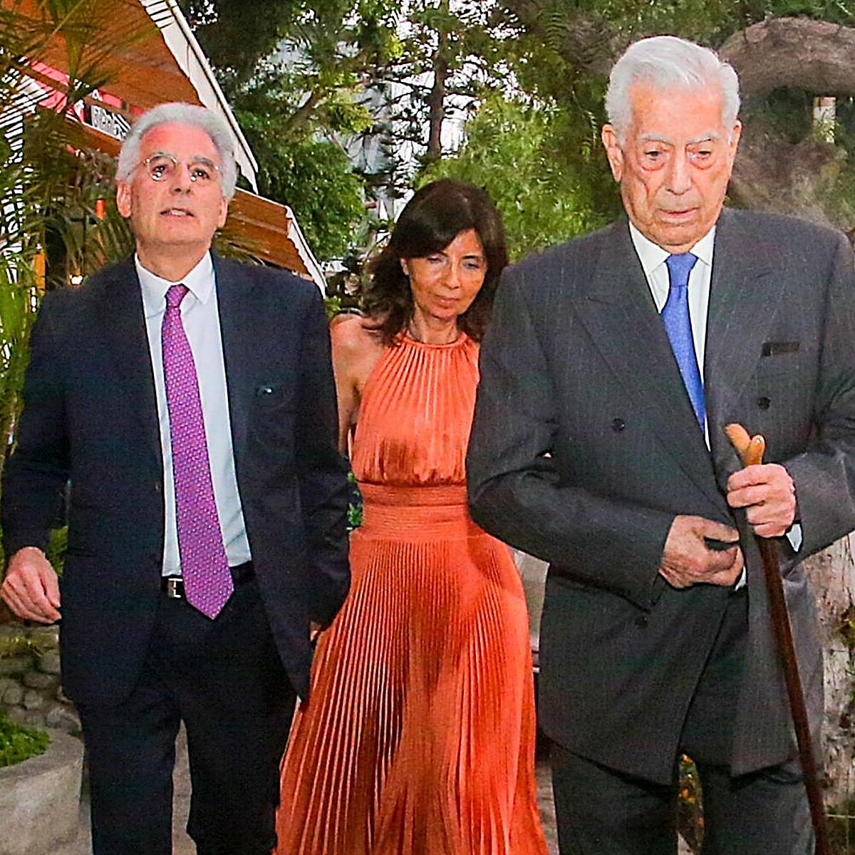 Álvaro Vargas Llosa, junto a su ex Nada Chedid y su padre. .