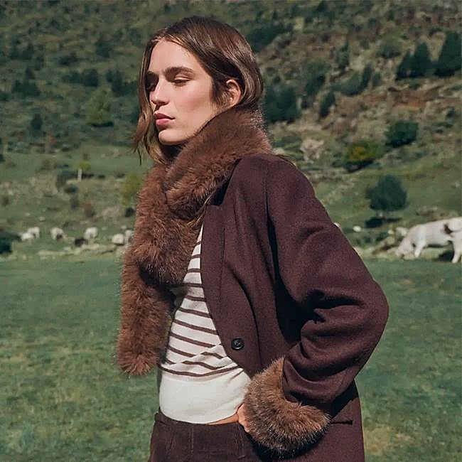 Bufanda efecto pelo en marrón de EseOese.