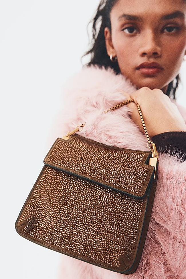 Bolso con brillo de H&M (39,99 euros)