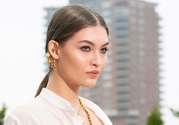 Una modelo con maquillaje.