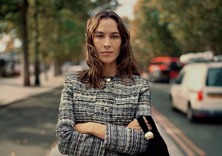 Vestidos largos para Navidad, pantalones de pana que hacen tipazo, bolsos para llevar al hombro y muchas otras novedades que acaban de aterrizar en las tiendas.