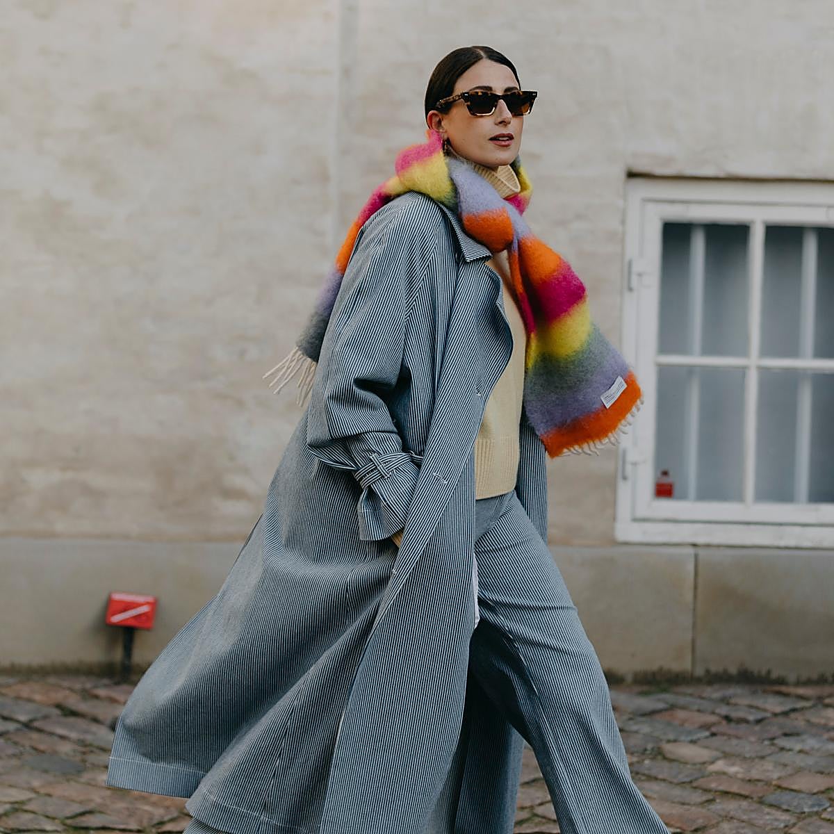 Un look de street stlye con bufanda.