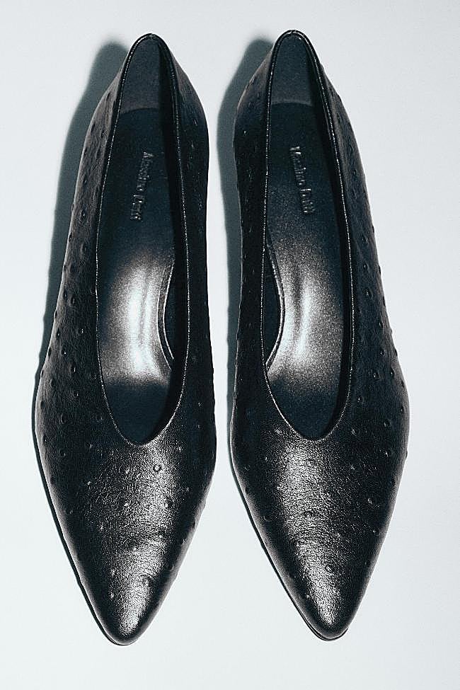 Zapatos negros de Massimo Dutti (89,99 euros)