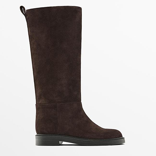 Bota de ante marrón oscuro de Massimo Dutti, 179 euros.
