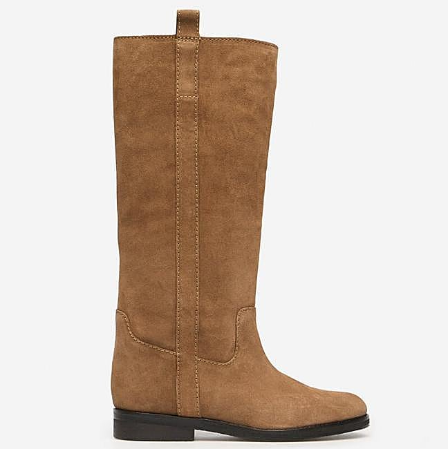 Bota camel de ante de Cortefiel, 109 euros.