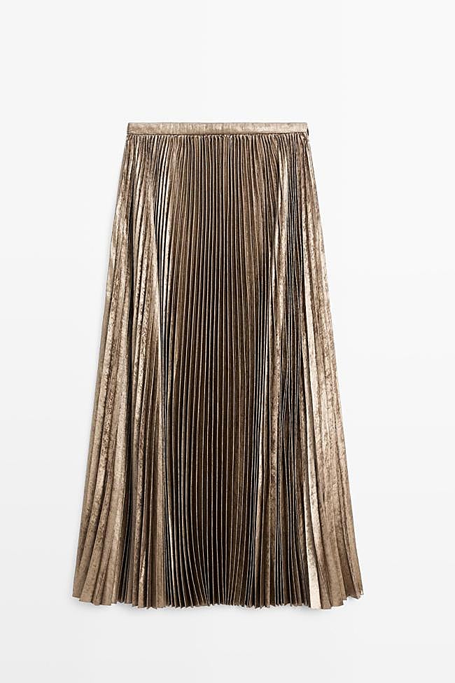 Falda midi plisada efecto metalizada (63,95€)