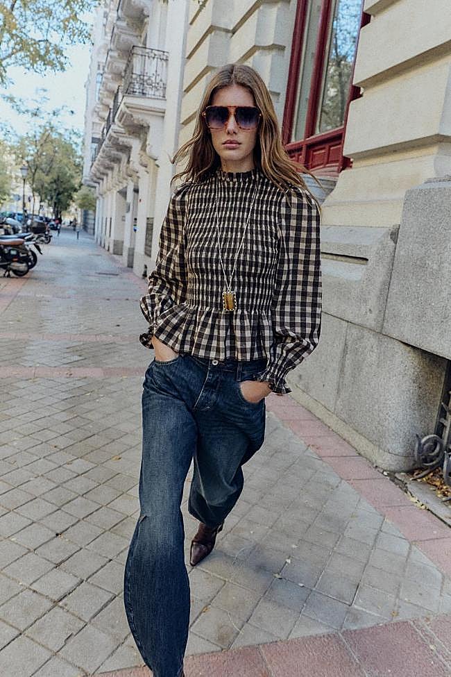 Camisa con estampado de cuadros de Zara (27,99 euros)