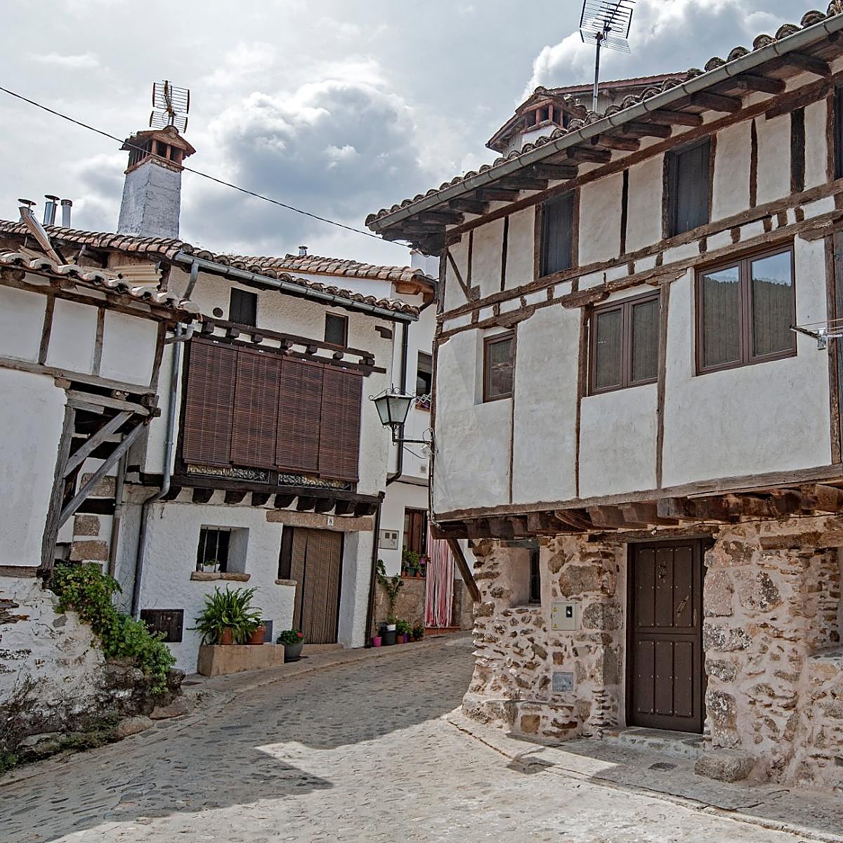 Guisando es un pueblo de Ávila famoso por su arquitectura tradicional.