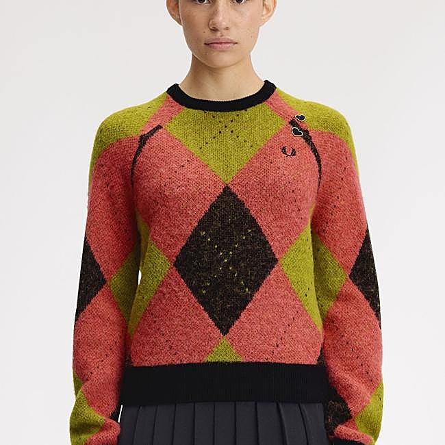 Jersey en lima, rosa coral y negro de Fred Perry, 170 euros.